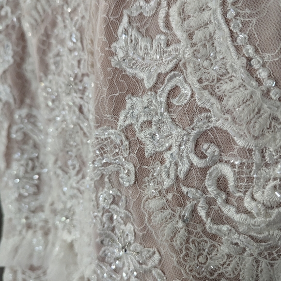 Gorgeous mauve/white Wedding Dress, size 10, intricate lace and beading - Picture 8 of 14